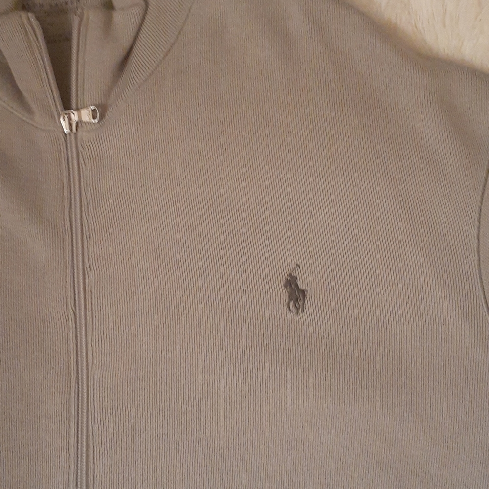 Polo - Picture 2 of 3